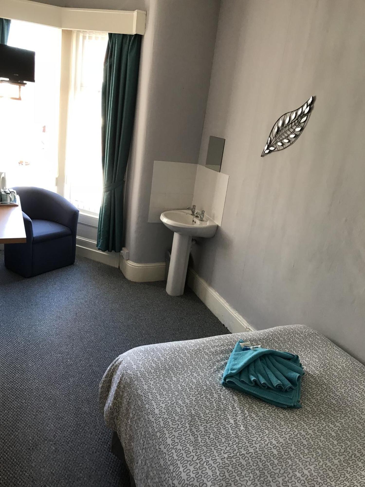 Westbourne House Bed & Breakfast Блекпул Екстериор снимка